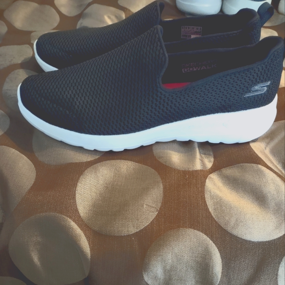 Women's Skechers Go Walk Joy in EUC